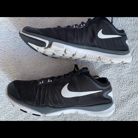 USED NIKE SHOES - Picture 3 of 16
